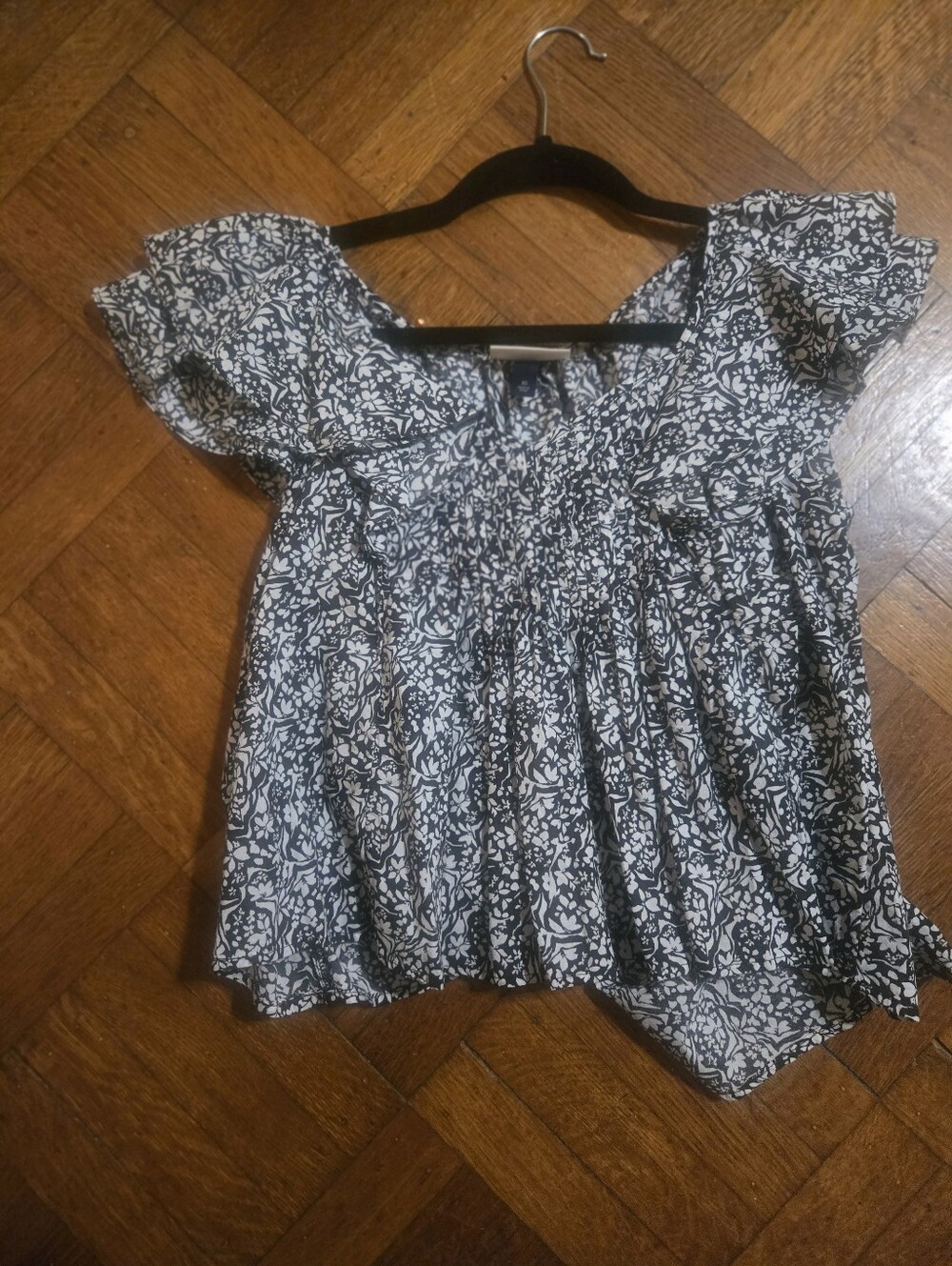 Smocked Flutter-Sleeve Women's Top - Black & White Floral Universal Threads